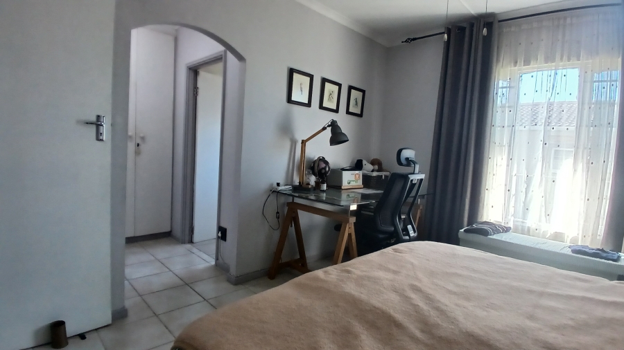 4 Bedroom Property for Sale in Sandbaai Western Cape